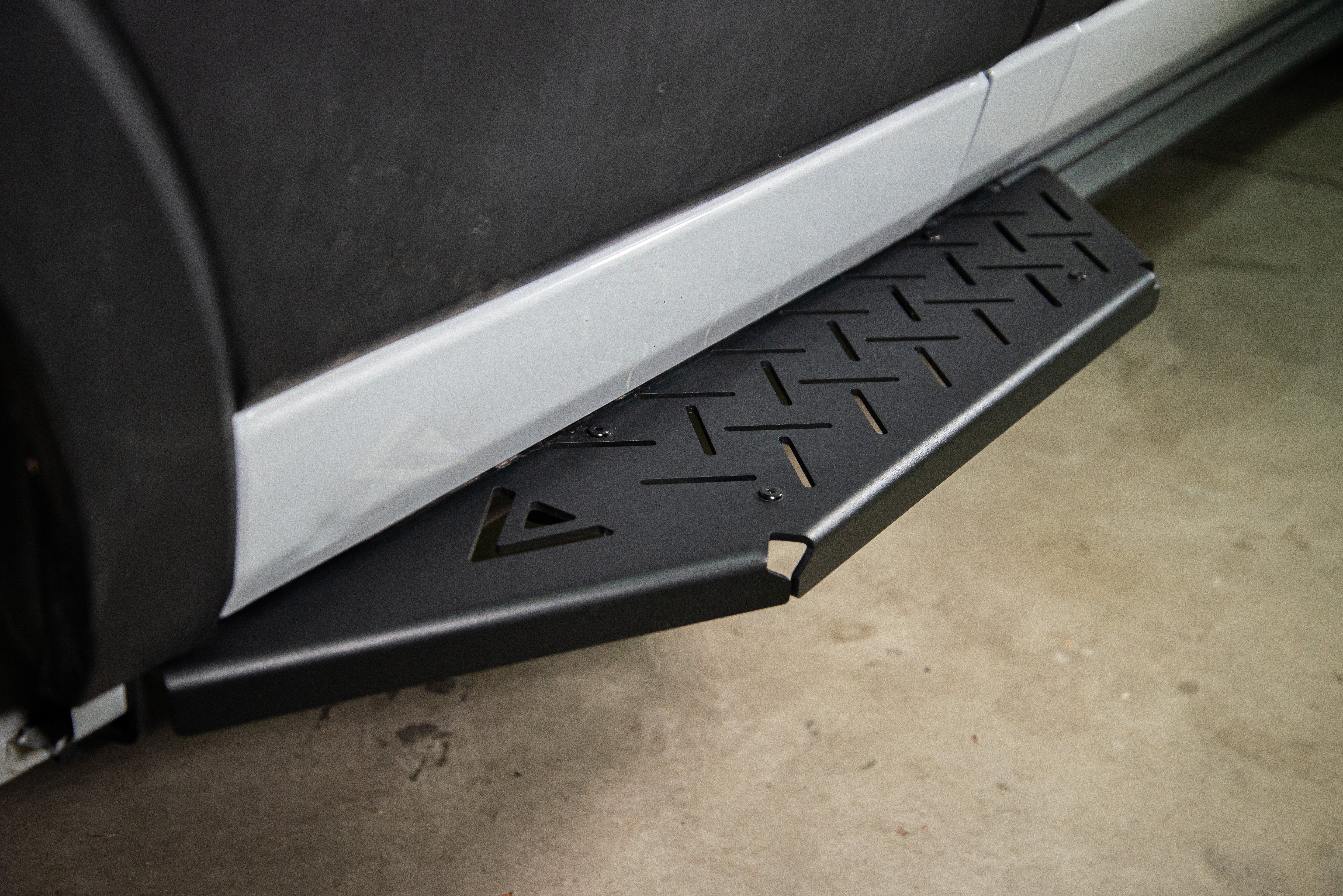Venturhaus Modular Running Boards | Sprinter & Ford Transit Van Side Steps