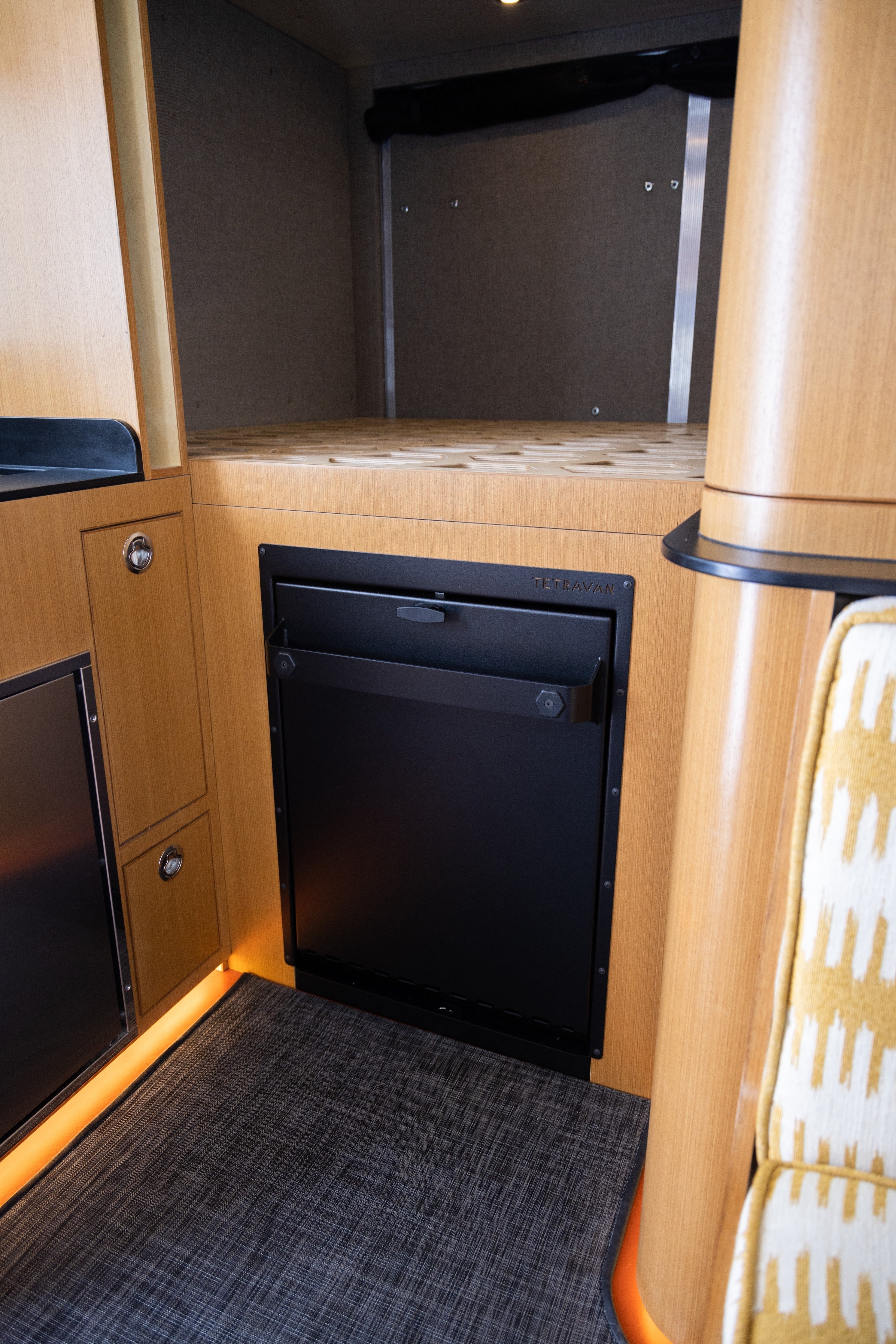 Tetravan Folding Shower 2.1 with Magnetic Zipped Curtain